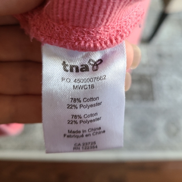 Pink TNA sweater - Picture 4 of 4